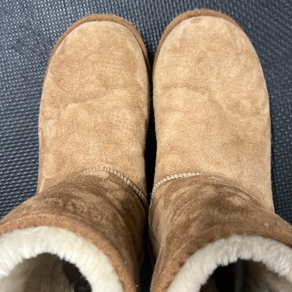 UGG Australia Classic Short Boots in Chestnut - Picture 8 of 8